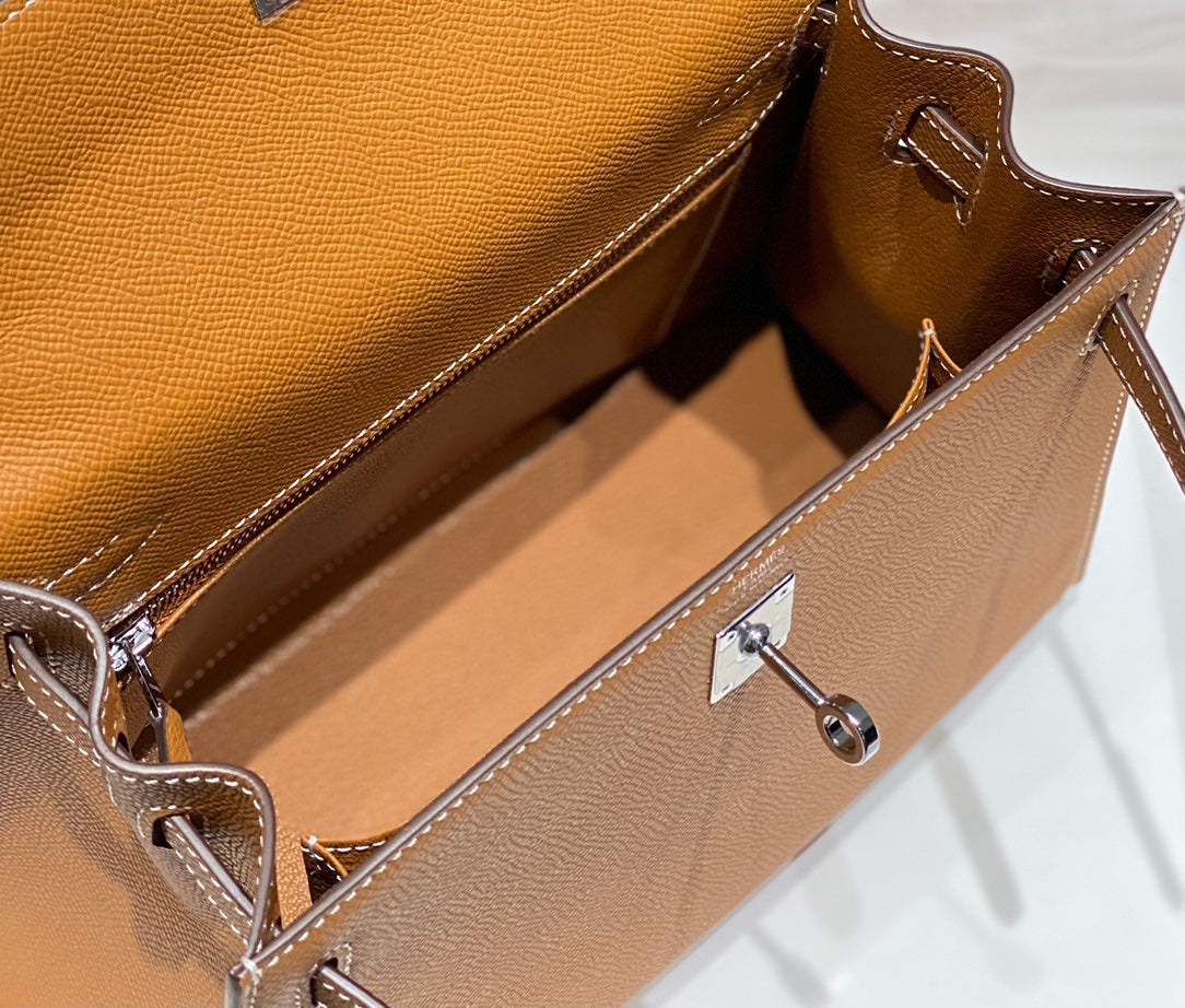 KELLY 25CM IN GOLD EPSOM CALFSKIN SILVER HARDWARE