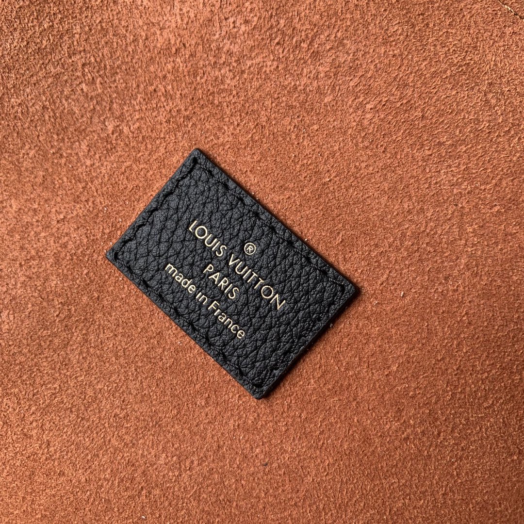LOW KEY CABAS MM BAG 47 IN BLACK GRAINED CALFSKIN
