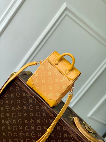 STEAMER 18 IN PEPPER ORANGE MONOGRAM HERITAGE CANVAS GOLD HARDWARE