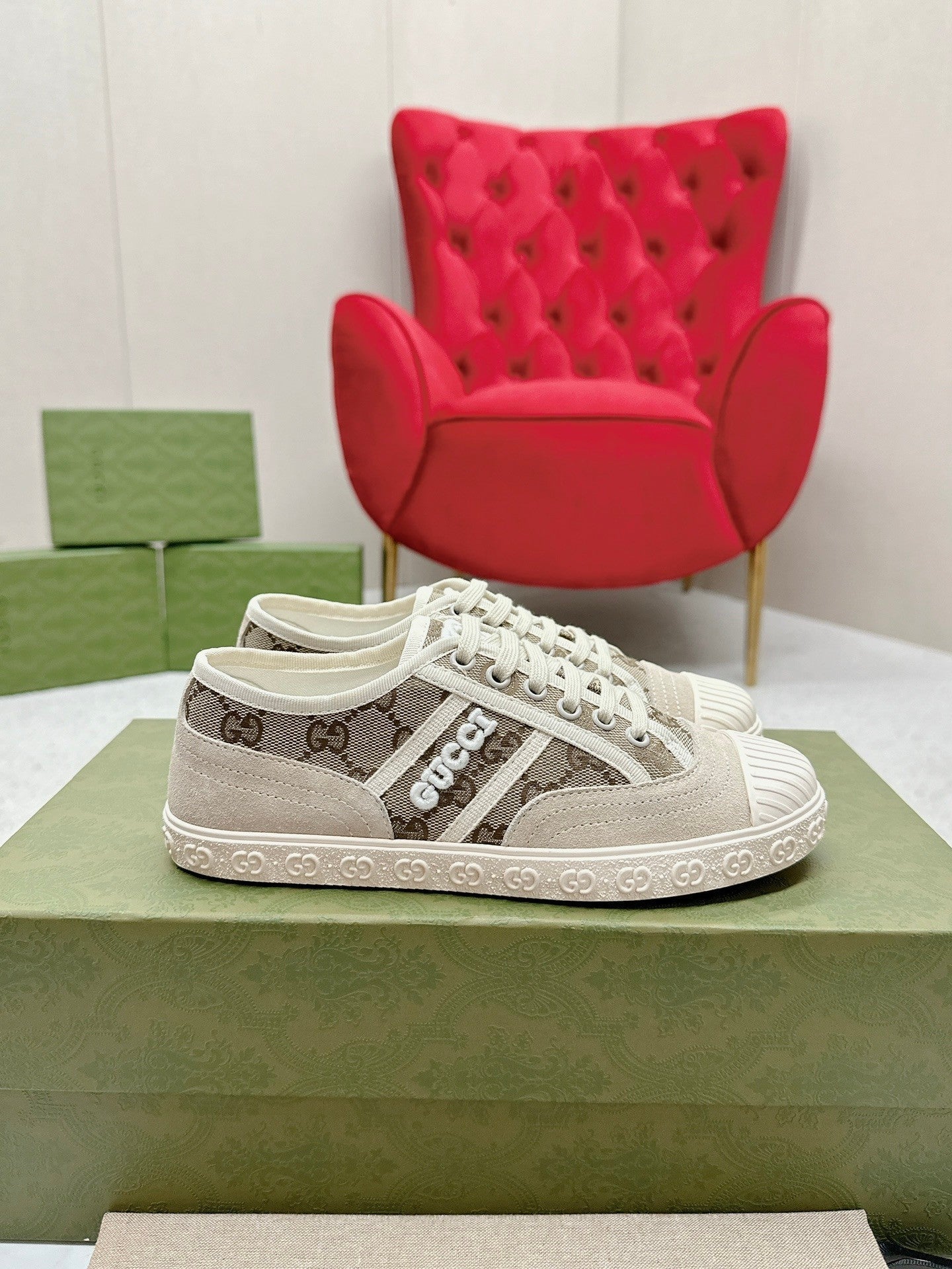 GG TRAINER SCALLOPED TOE LIGHT GRAY DENIM