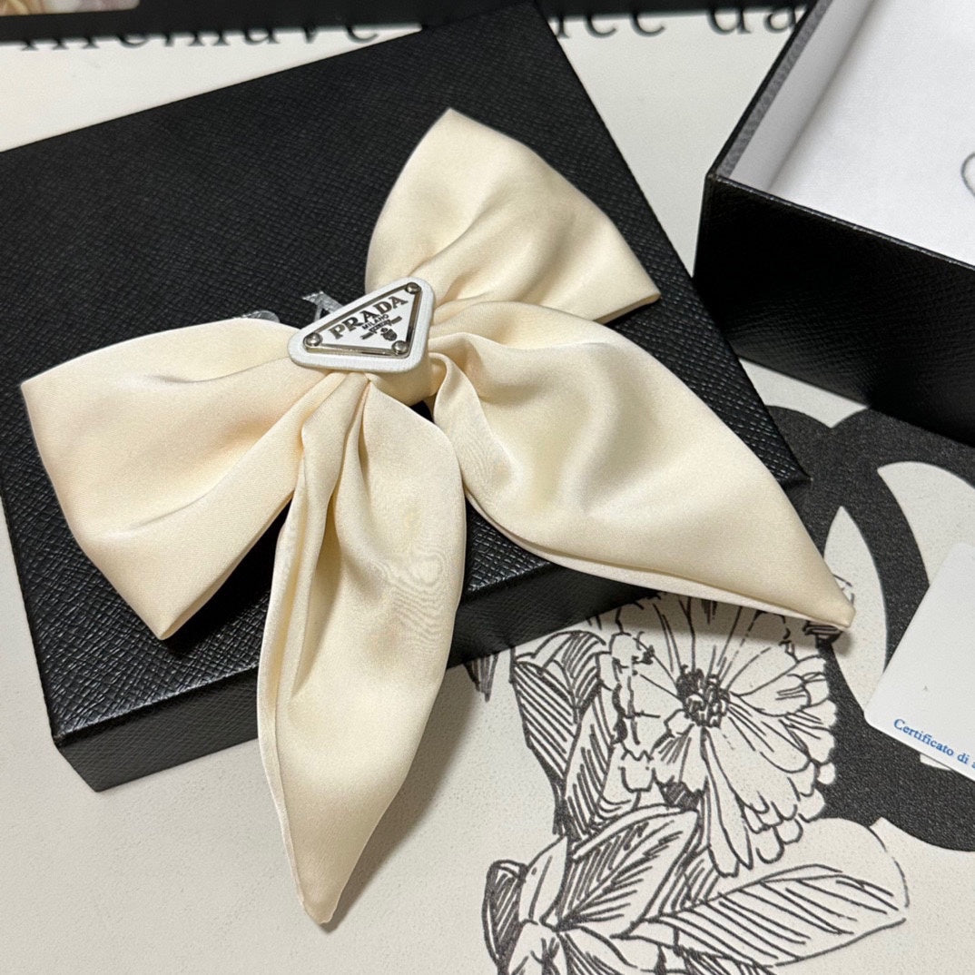 BOW-KNOT HAIR CLIP IN EGG SHELL SILK 358294