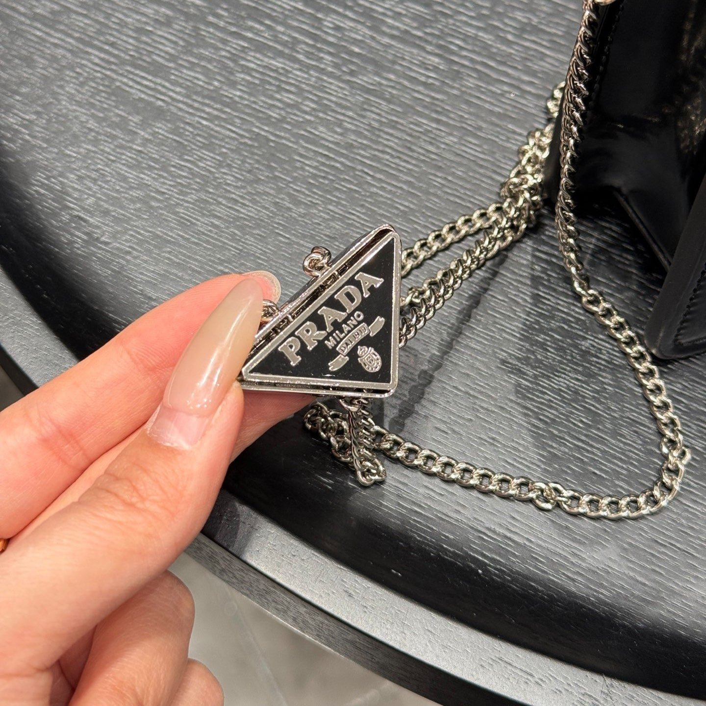 TRIANGLE LOGO WALLET ON CHAIN 19 IN BLACK SAFFIANO LEATHER