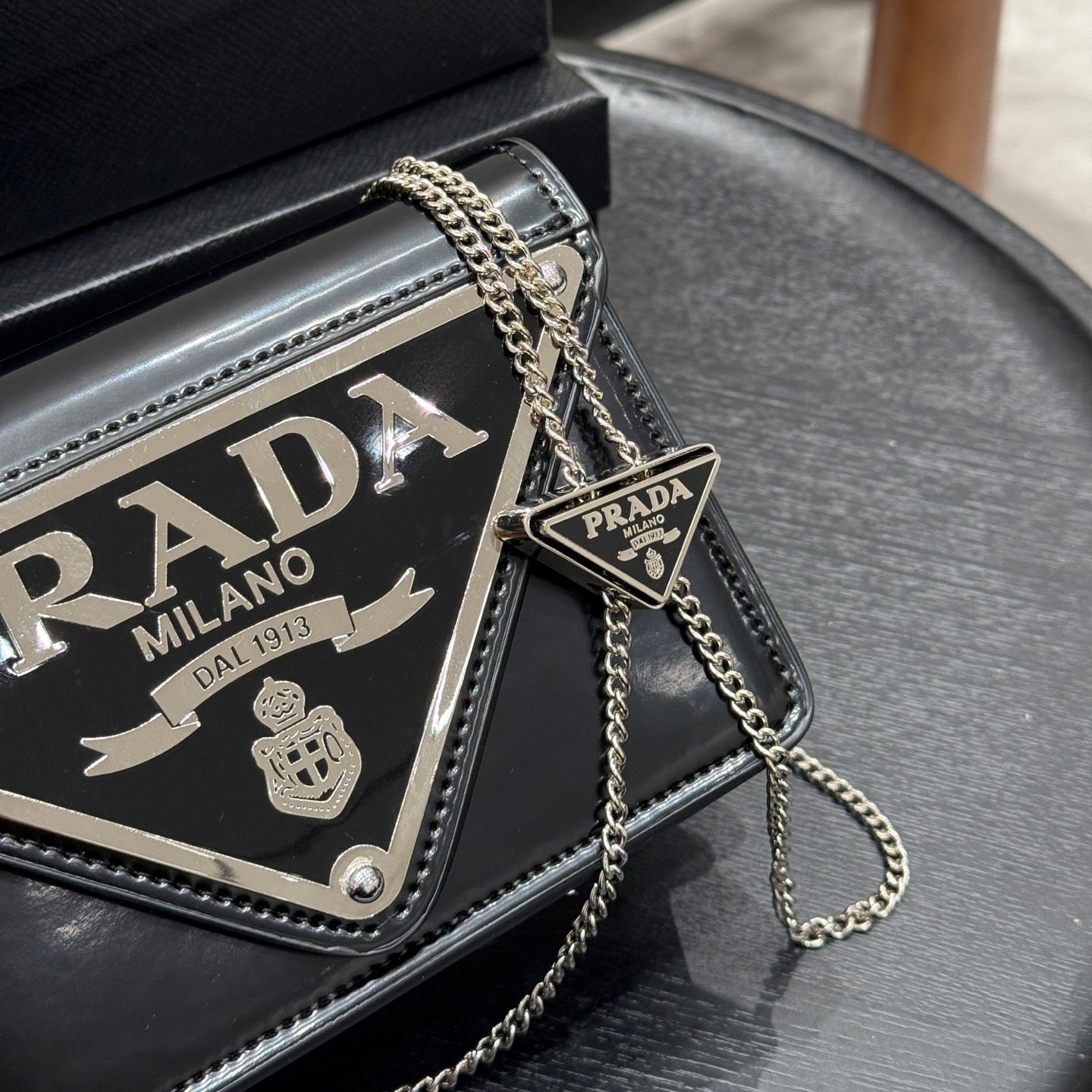 TRIANGLE LOGO WALLET ON CHAIN 19 IN BLACK SAFFIANO LEATHER