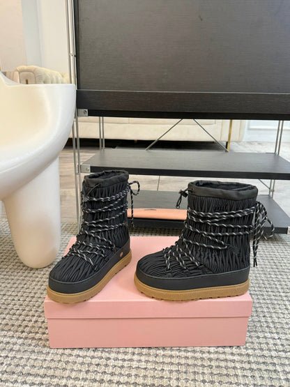 SNOW ANKLE BOOTS IN BLACK WRINKLED NYLON