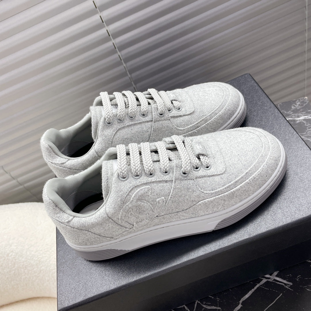 TRAINER SHOES IN PALE GRAY WOOL FABRIC