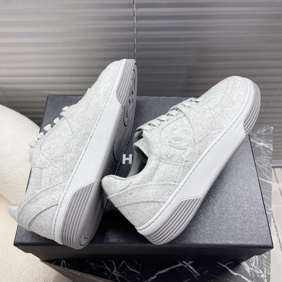 TRAINER SHOES IN PALE GRAY WOOL FABRIC