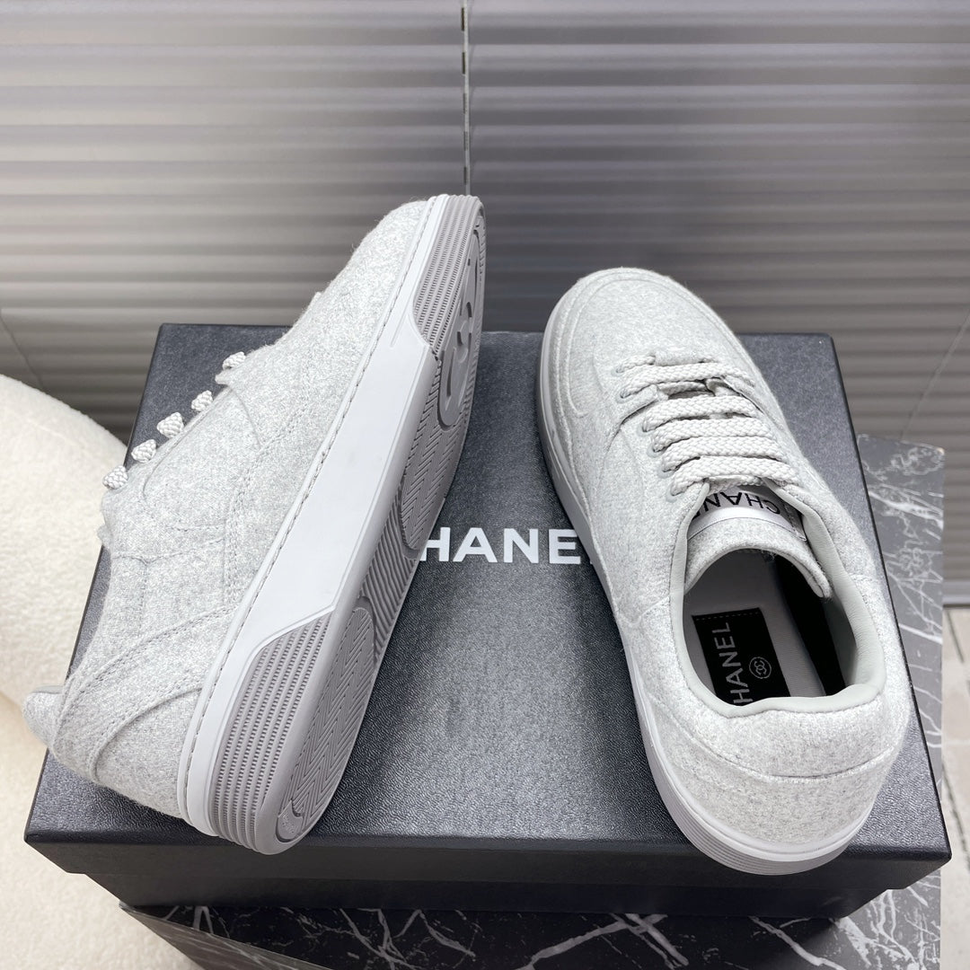 TRAINER SHOES IN PALE GRAY WOOL FABRIC