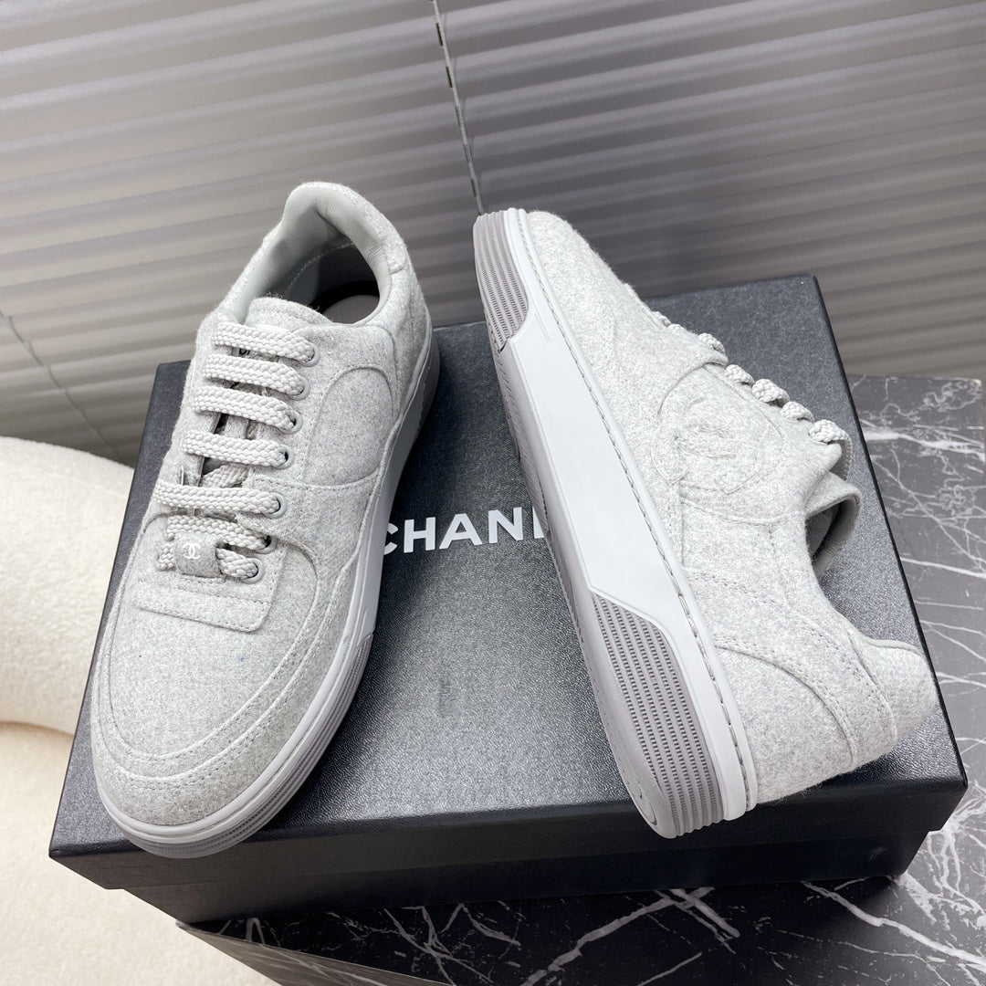 TRAINER SHOES IN PALE GRAY WOOL FABRIC