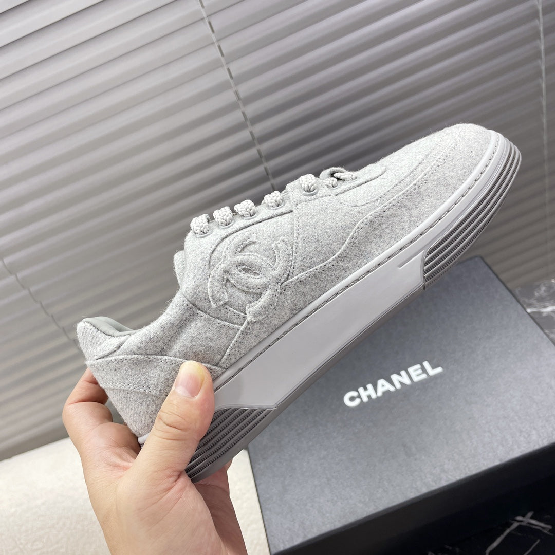 TRAINER SHOES IN PALE GRAY WOOL FABRIC