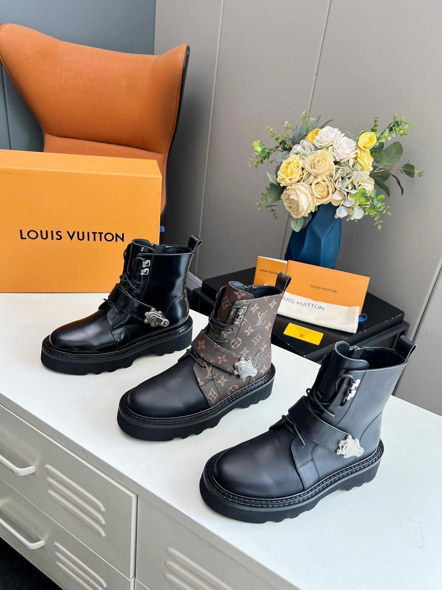 LV WOMEN'S BEAUBOURG ANKLE BOOT IN GLOSSY BLACK CALFSKIN