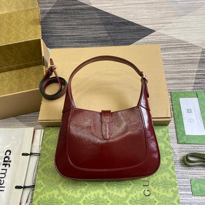 JACKIE SMALL SHOULDER BAG 27 IN WINE RED CRACKED LACQUER CALFSKIN GOLD HARDWARE