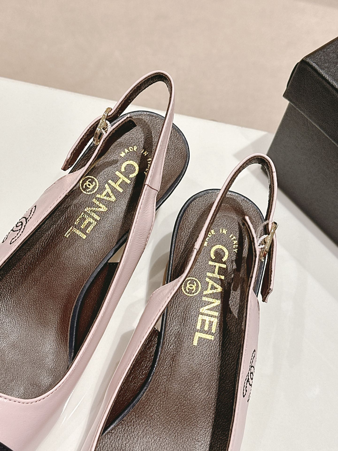 SLINGBACKS LIGHT PINK MIX BLACK SHEEPSKIN