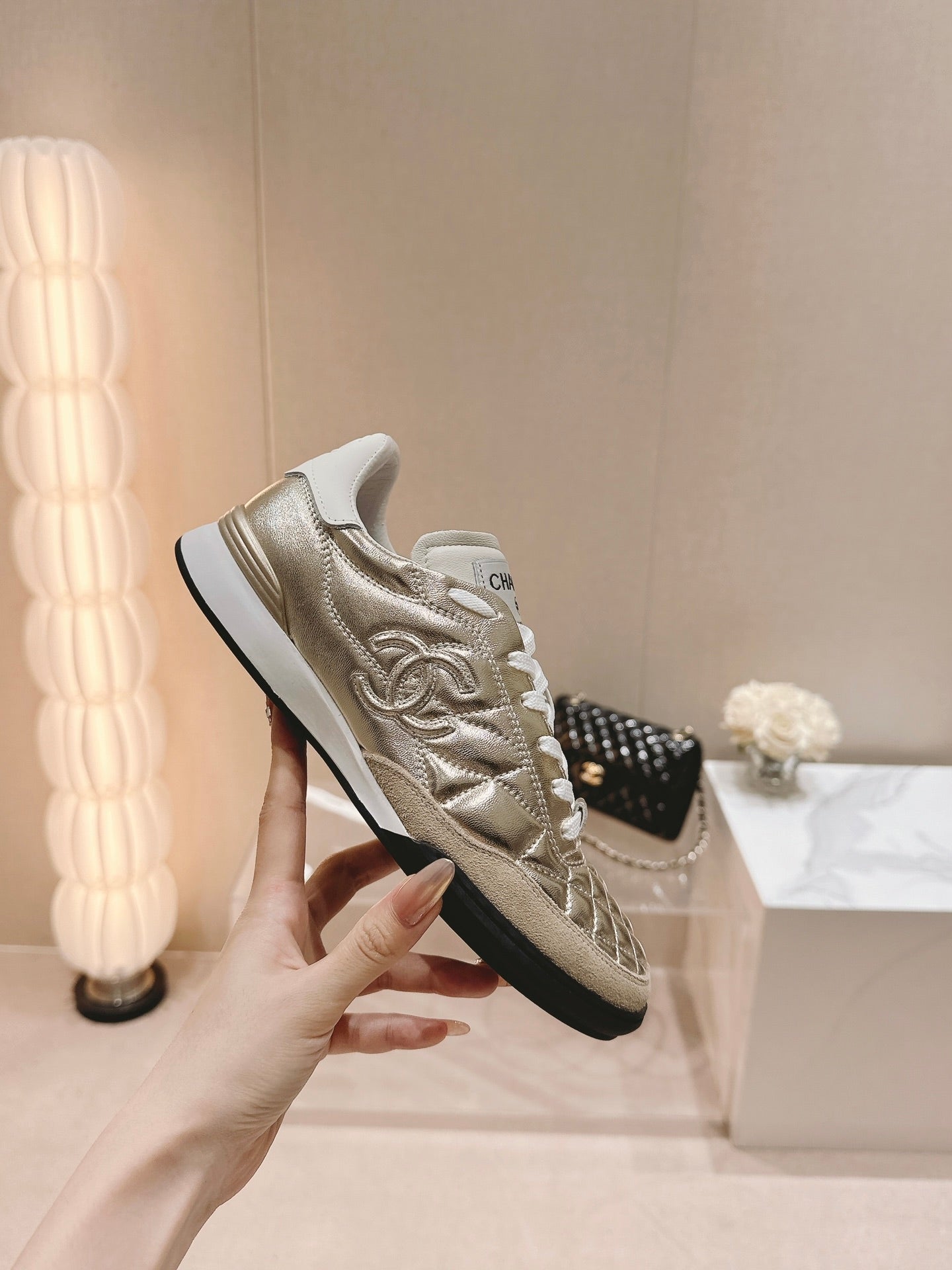 SNEAKERS IN GLOSSY GOLDEN LAMBSKIN