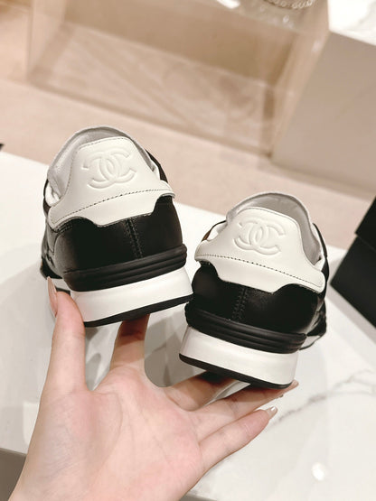 SNEAKERS IN GLOSSY BLACK LAMBSKIN