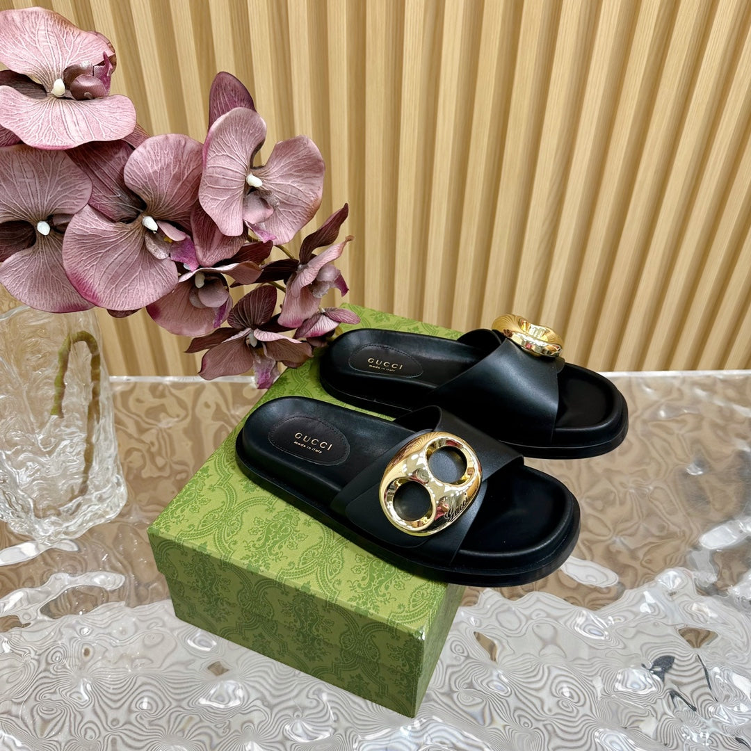 WOMEN'S SLIPPER IN BLACK CALFSKIN WITH GOLD HARDWARE