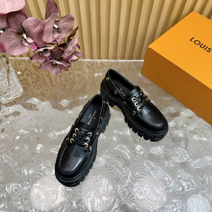 LV RECORD BOAT SHOE IN BLACK GLOSSY CALFSKIN