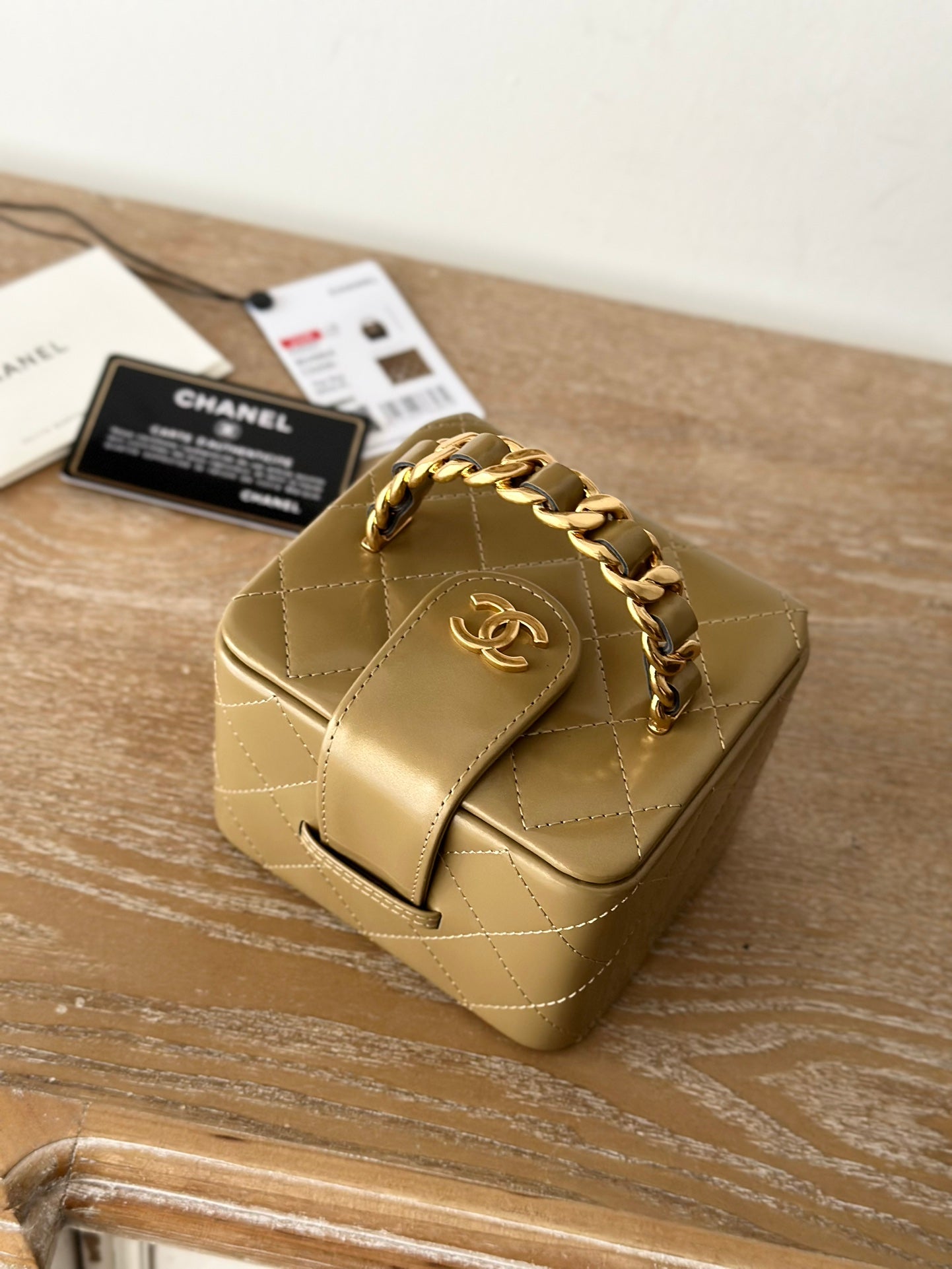 MINI VINTAGE COSMETIC BAG 11 IN CAPE PALLISER SHINY CALFSKIN GOLD HARDWARE