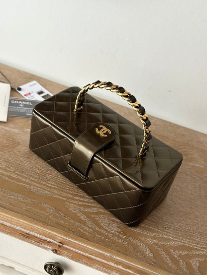 VINTAGE COSMETIC BAG 22 IN MIKADO SHINY CALFSKIN GOLD HARDWARE