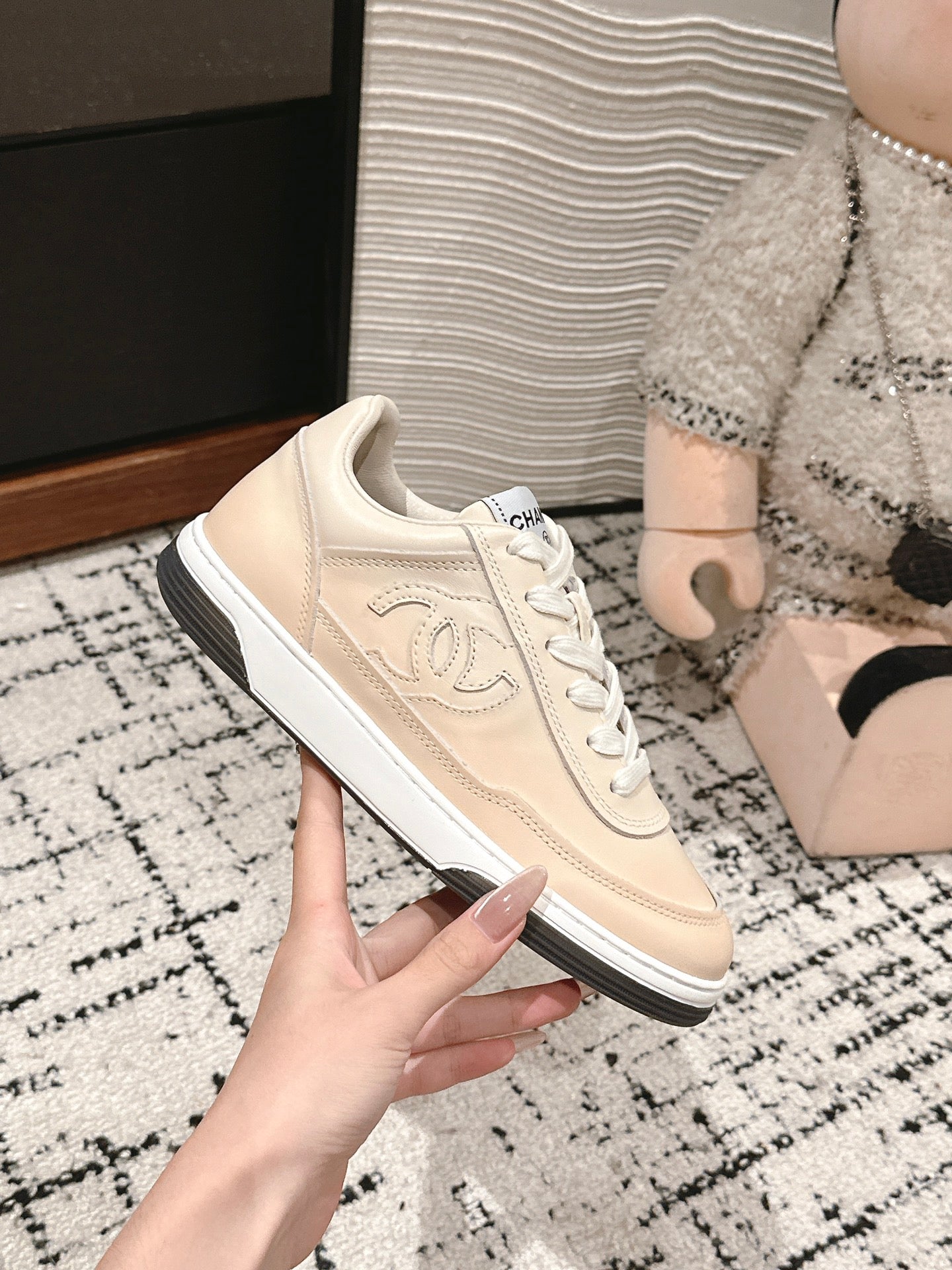 SNEAKER IN BISQUE BEIGE HAND-POLISHED CALFSKIN 977827