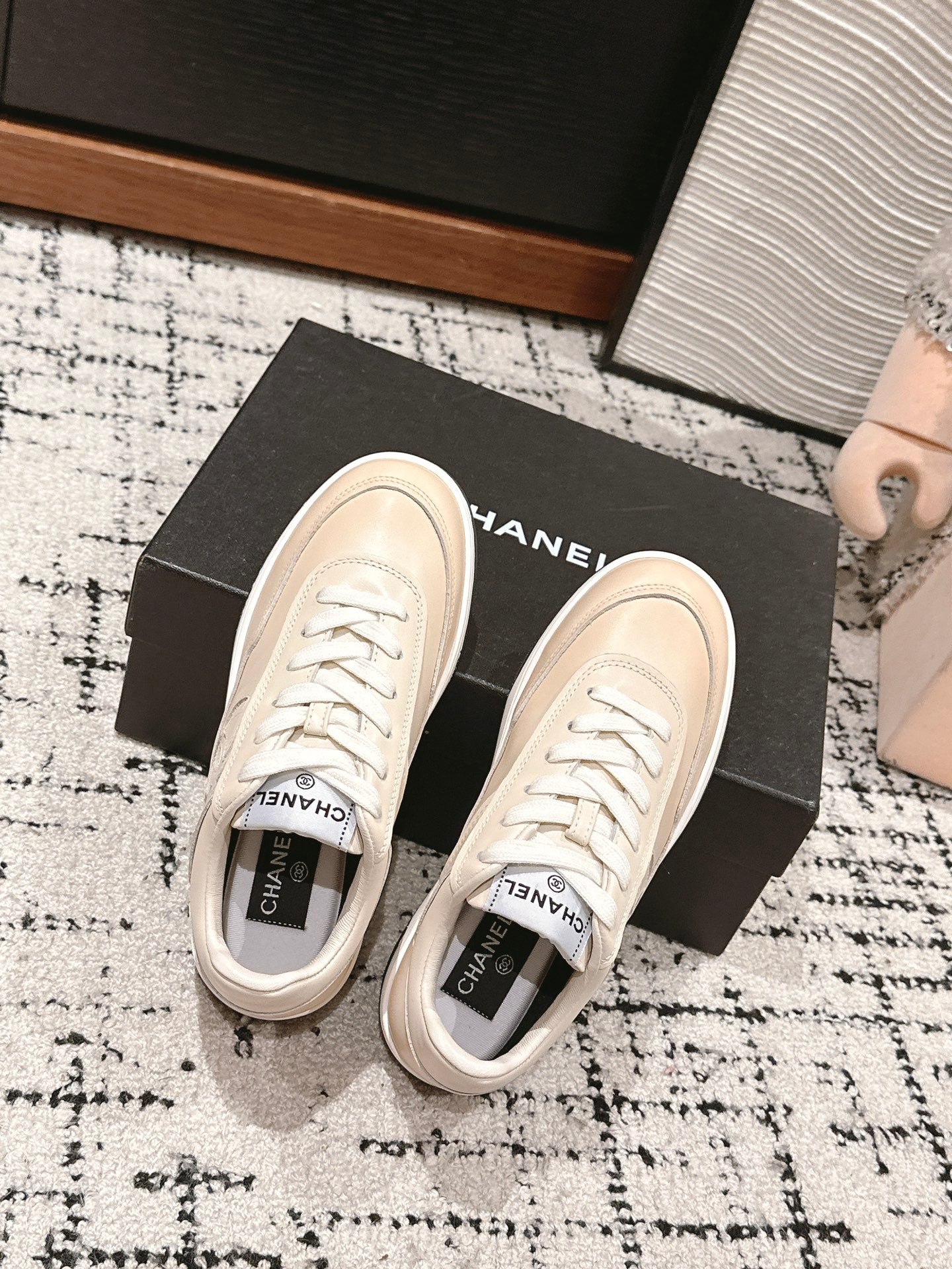 SNEAKER IN BISQUE BEIGE HAND-POLISHED CALFSKIN 977827