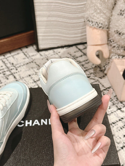 SNEAKER IN BLUE PASTEL HAND-POLISHED CALFSKIN 977829