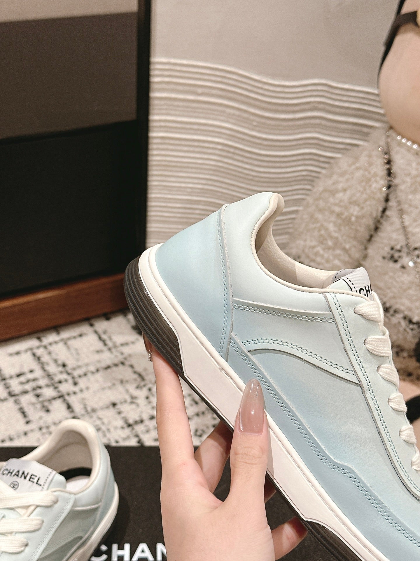 SNEAKER IN BLUE PASTEL HAND-POLISHED CALFSKIN 977829