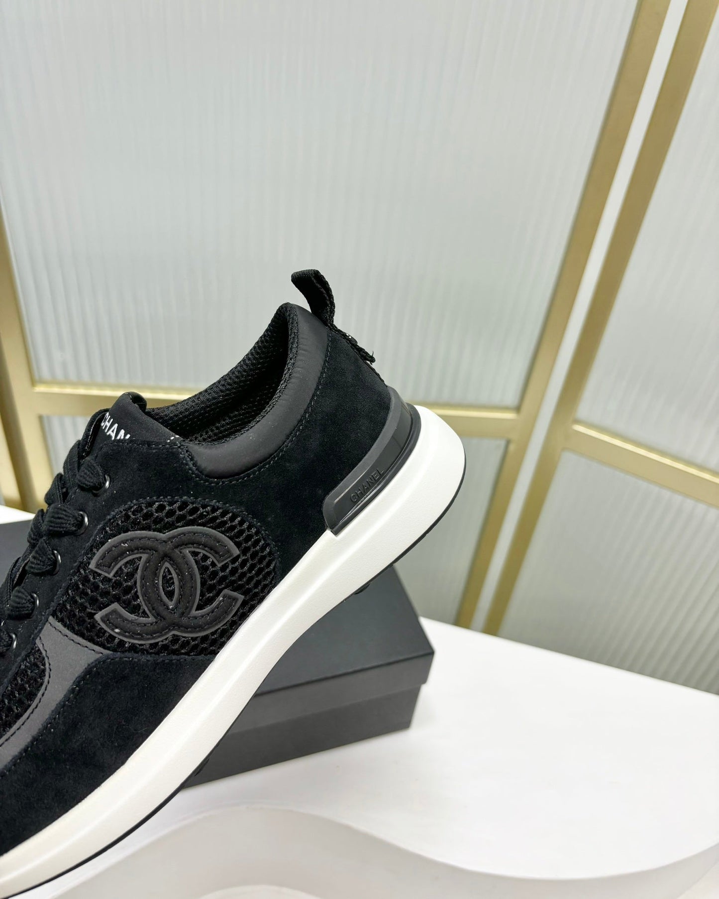 SNEAKER IN BLACK SUEDE AND BREATHABLE MESH