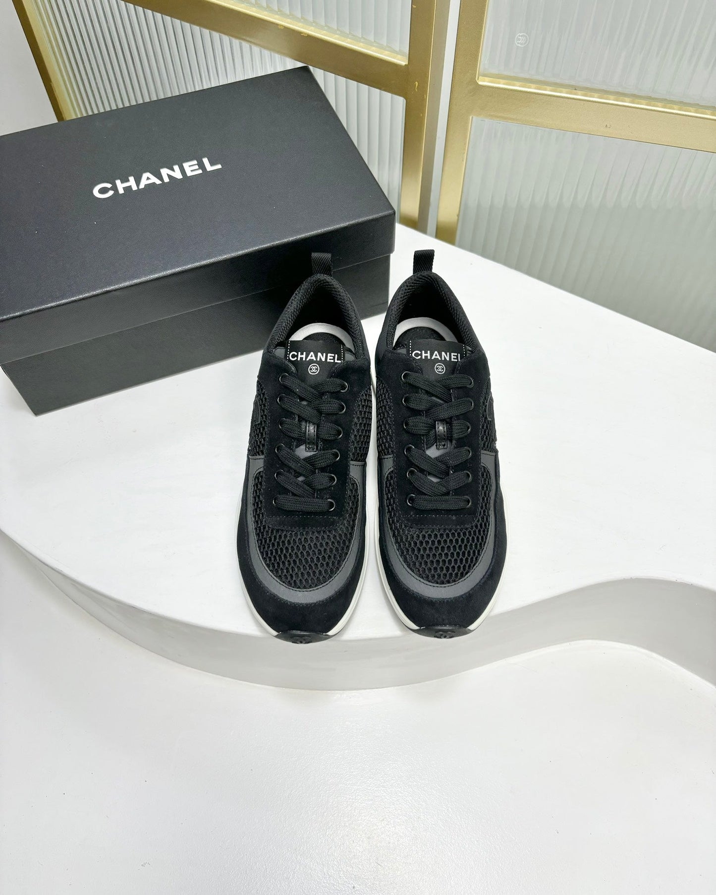 SNEAKER IN BLACK SUEDE AND BREATHABLE MESH