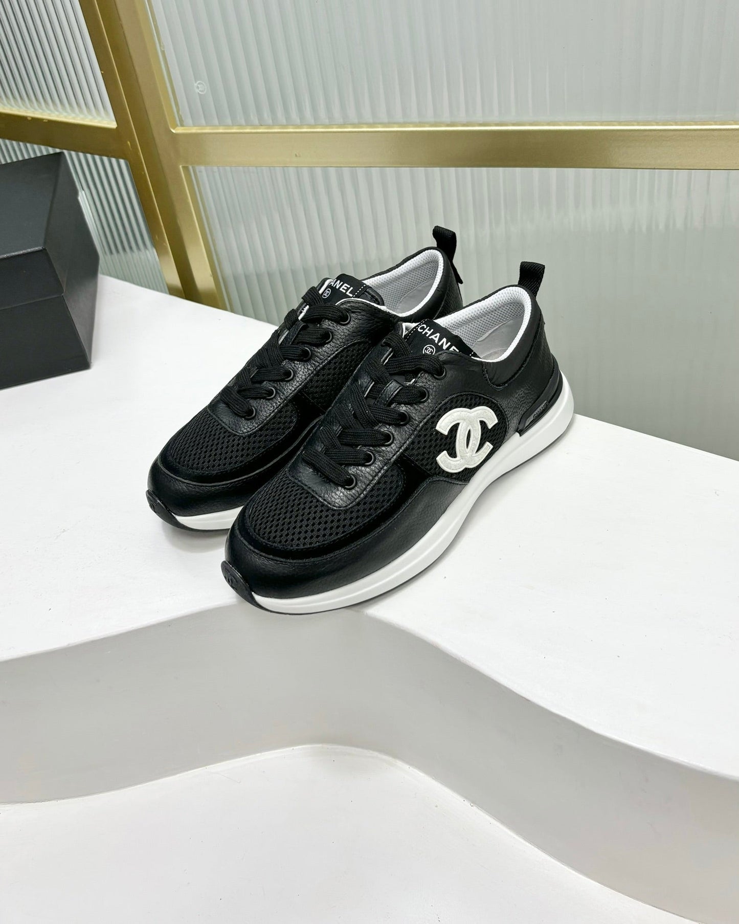 SNEAKER IN BLACK SUEDE WITH WHITE LOGO