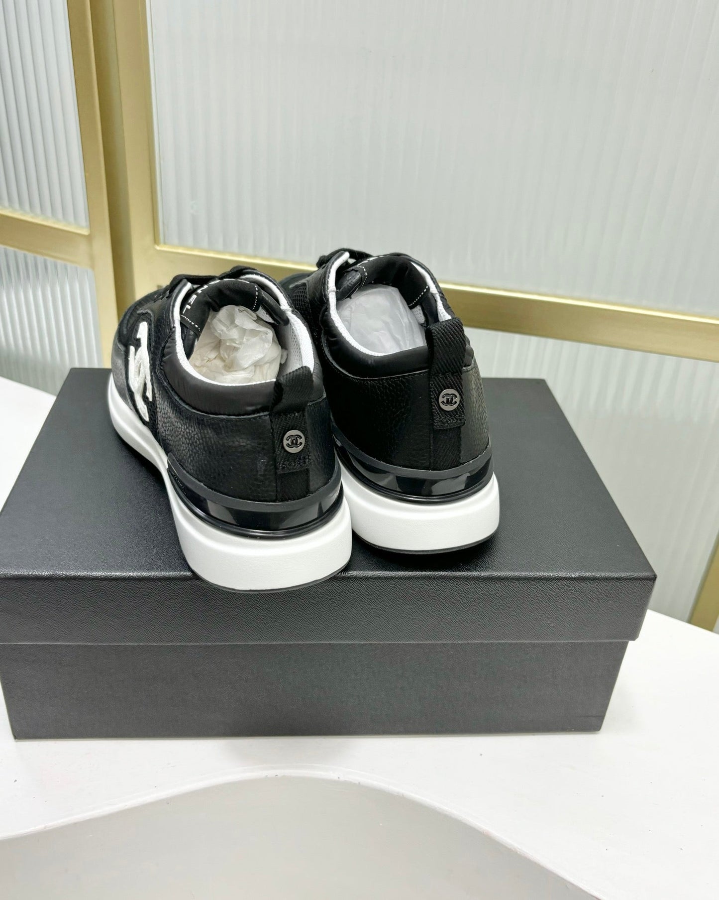 SNEAKER IN BLACK SUEDE WITH WHITE LOGO