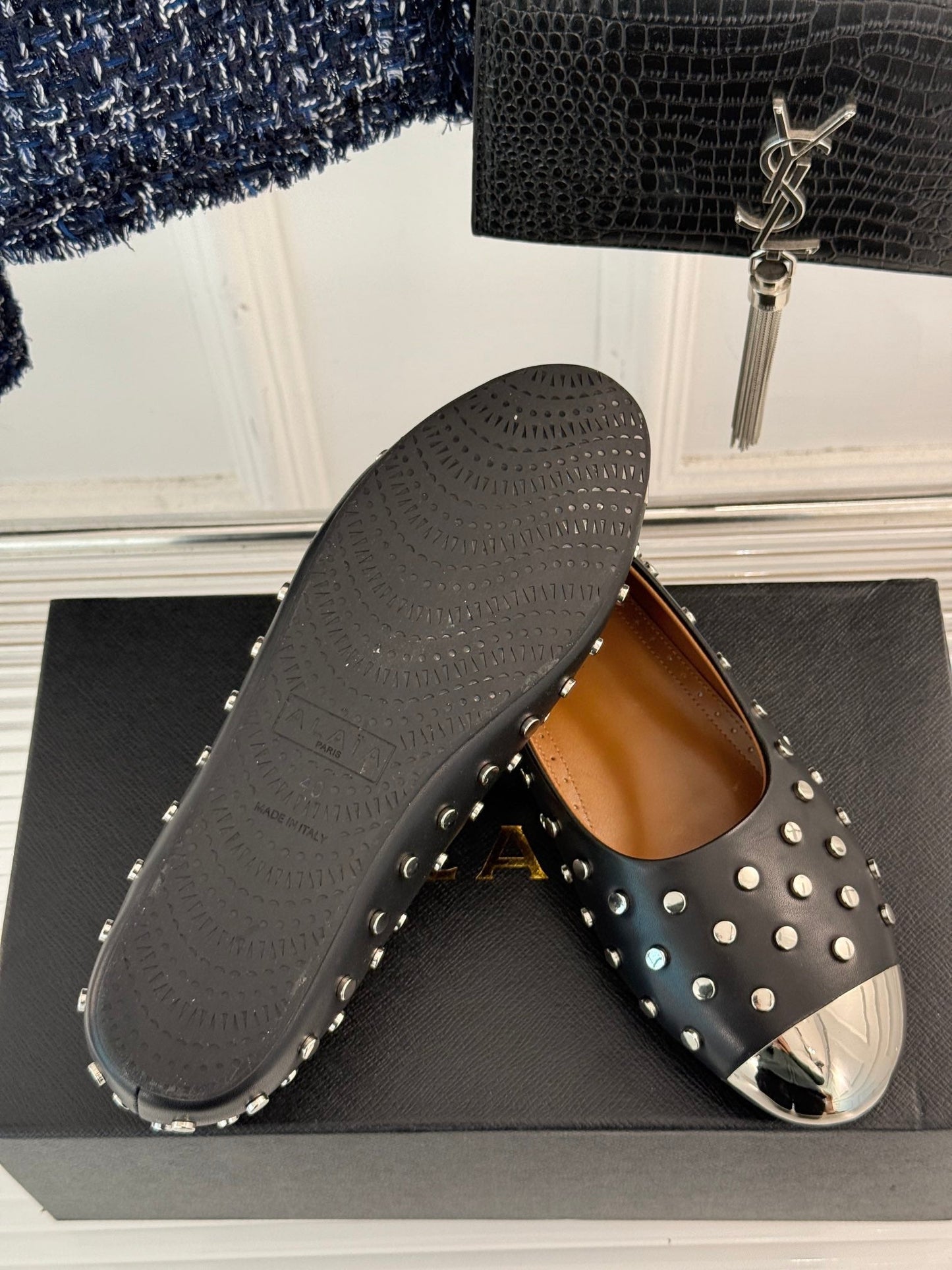STUD-EMBELLISHED BALLET FLATS IN BLACK CALFSKIN