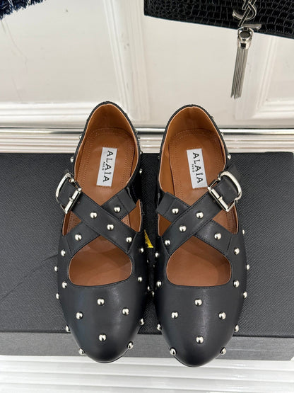 CROSSED STRAP BALLET FLATS IN BLACK CALFSKIN
