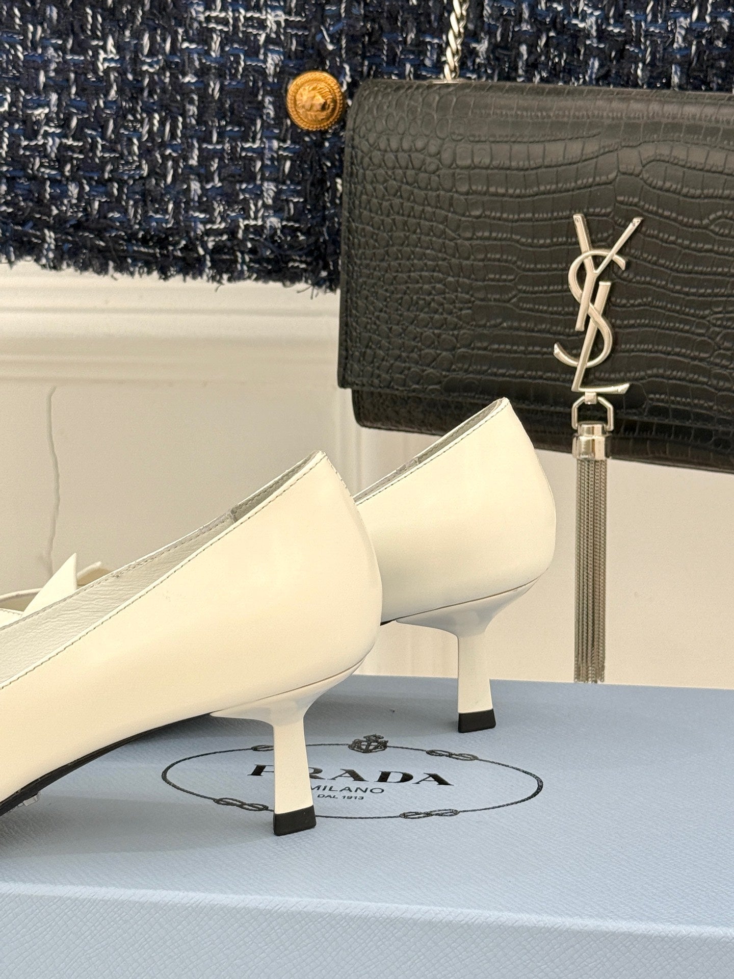 KITTEN HEEL PUMPS IN WHITE CALFSKIN