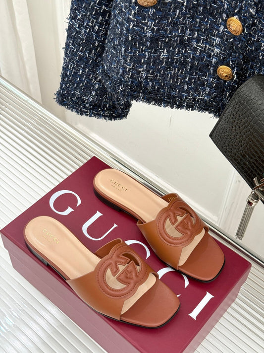 SLIDE SANDALS IN BROWN CALFSKIN