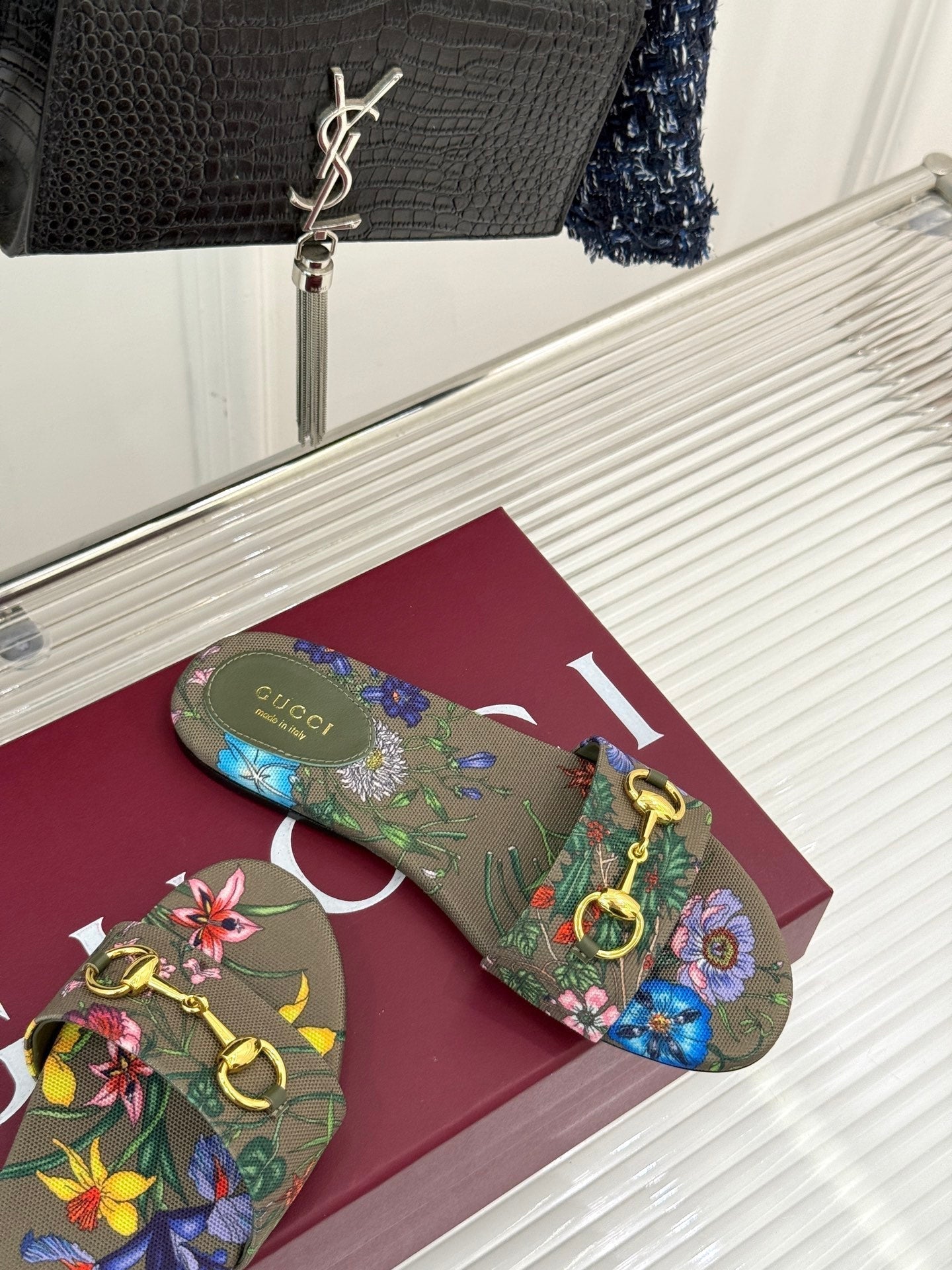 SLIDE SANDALS IN WARM BEIGE FABRIC FLORAL AND LEAF PRINT