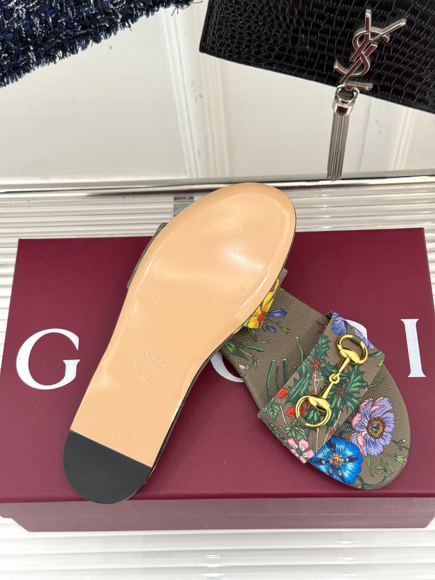 SLIDE SANDALS IN WARM BEIGE FABRIC FLORAL AND LEAF PRINT