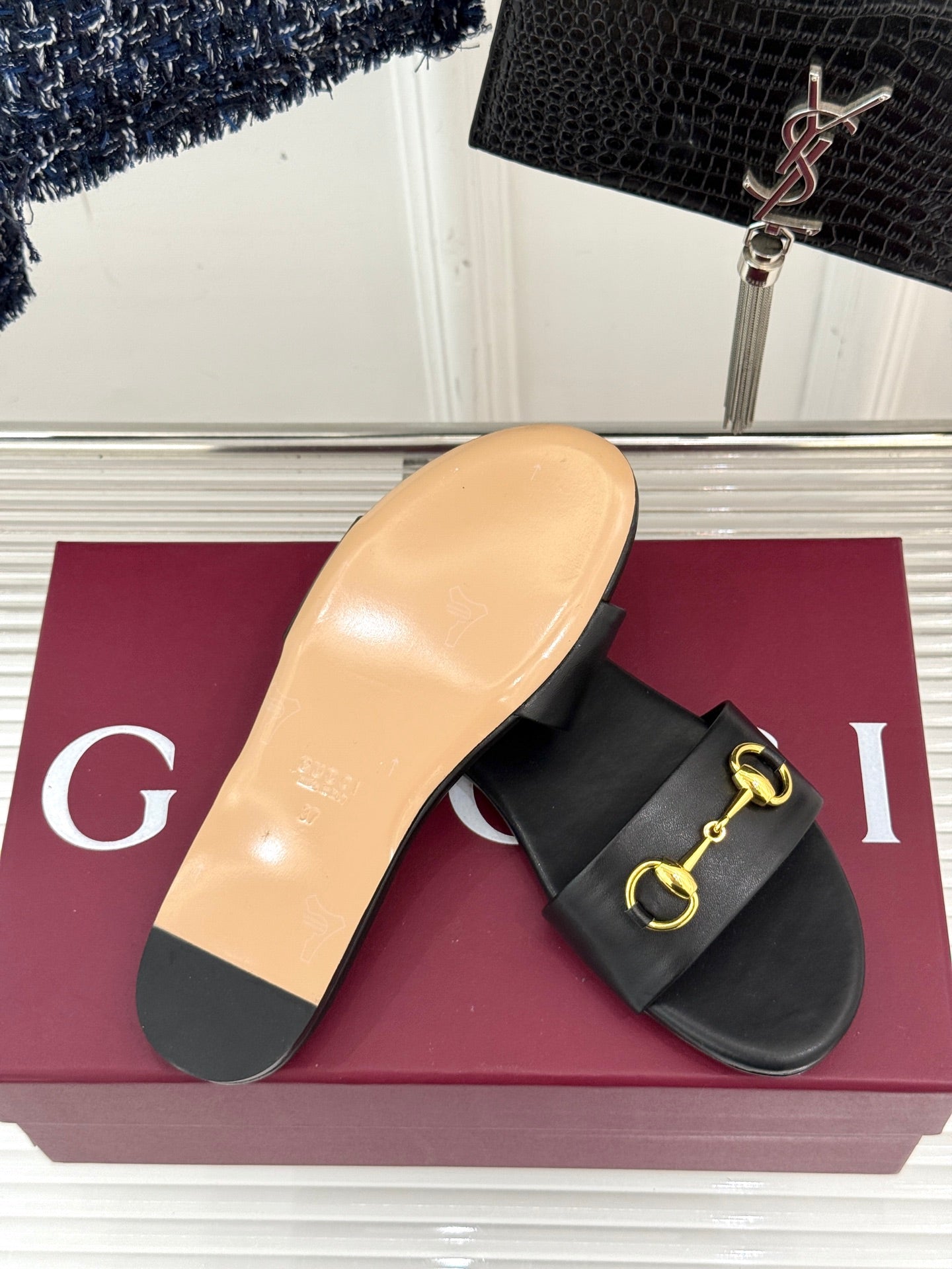 SLIDE SANDALS IN BLACK CALFSKIN WITH GOLD HARDWARE