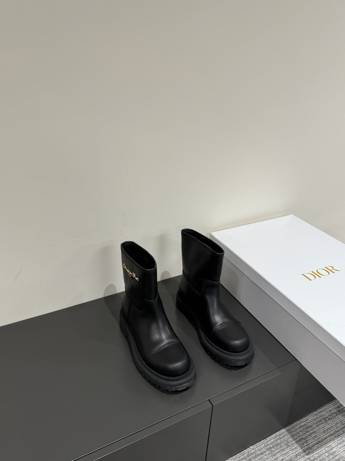 D-TOWN ANKLE BOOTS IN BLACK CALFSKIN