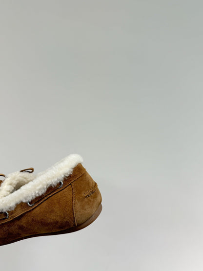 LACE-UP LOAFERS IN TAWNY BROWN SUEDE AND WHITE FLEECE LINING