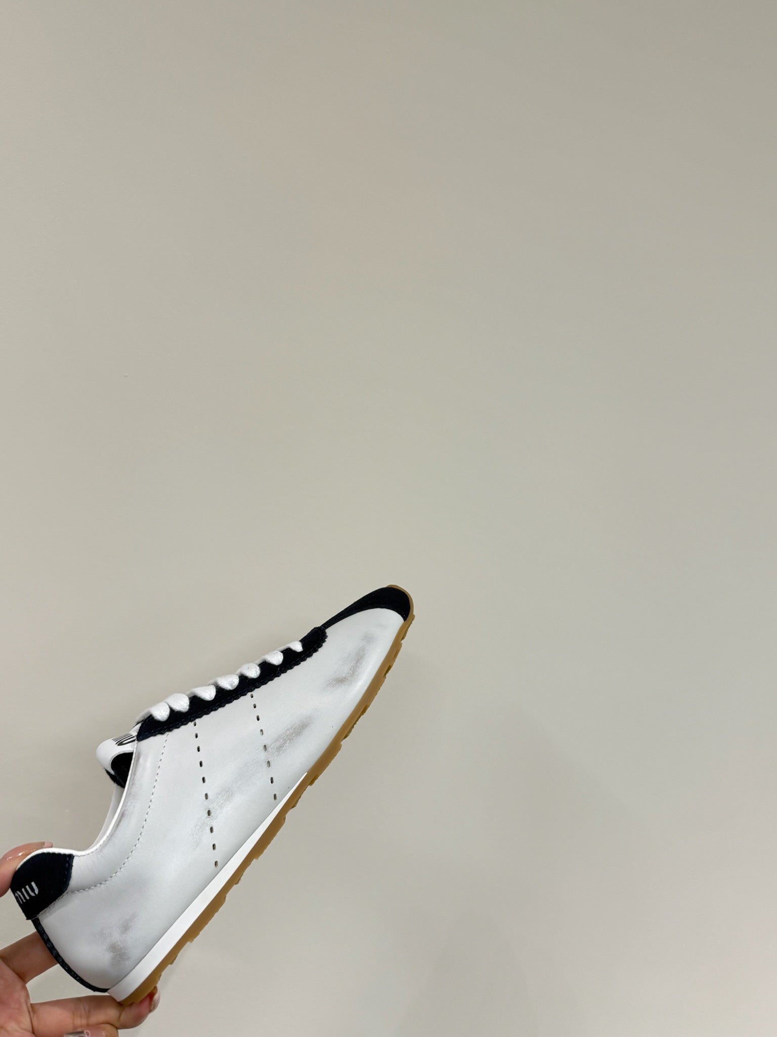 PLUME SNEAKERS IN WHITE NAPPA LAMBSKIN AND NAVY SUEDE