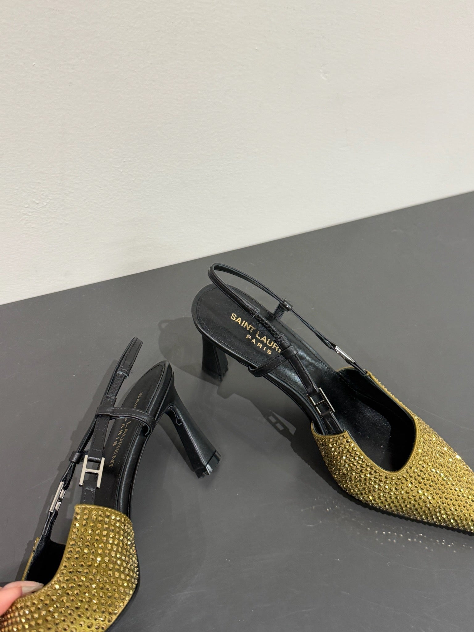 HIGH SLINGBACKS POINTED-TOE IN METALLIC GOLD LAMBSKIN WITH CRYSTALS