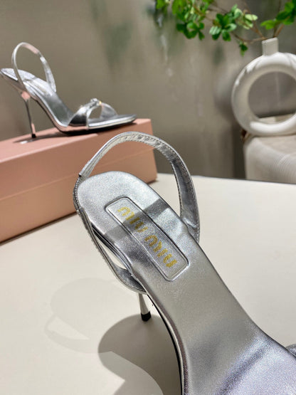TWO STRAP HIGH HEELED SANDALS IN SILVER METALLIC GLOSSY SHEEPSKIN
