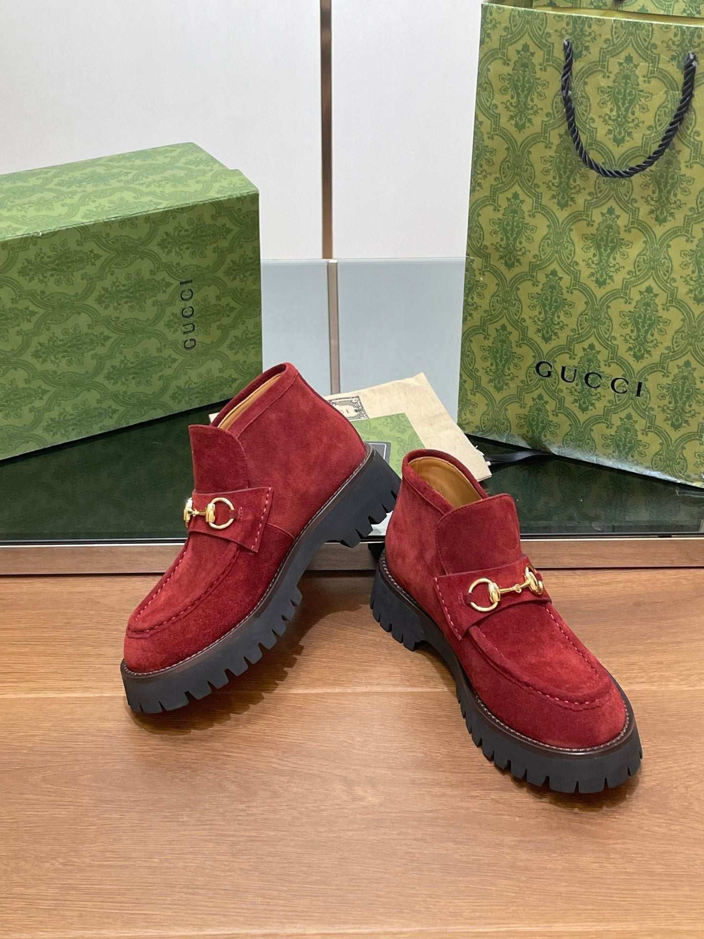 GG WOMEN'S HORSEBIT ANKLE BOOTS 4.5CM IN RED SUEDE
