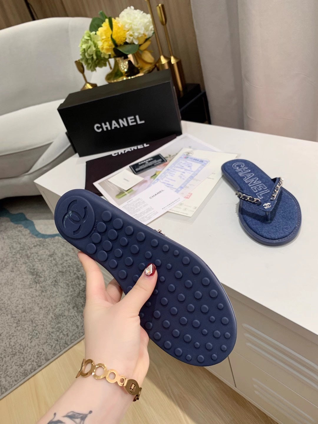 THONG SLIPPERS IN COBALT BLUE DENIM