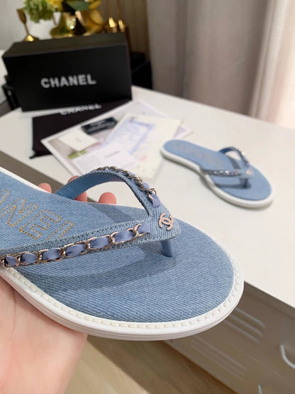 THONG SLIPPERS IN LIGHT BLUE DENIM