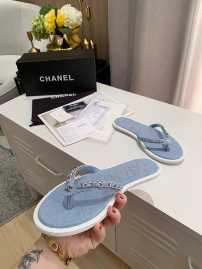 THONG SLIPPERS IN LIGHT BLUE DENIM