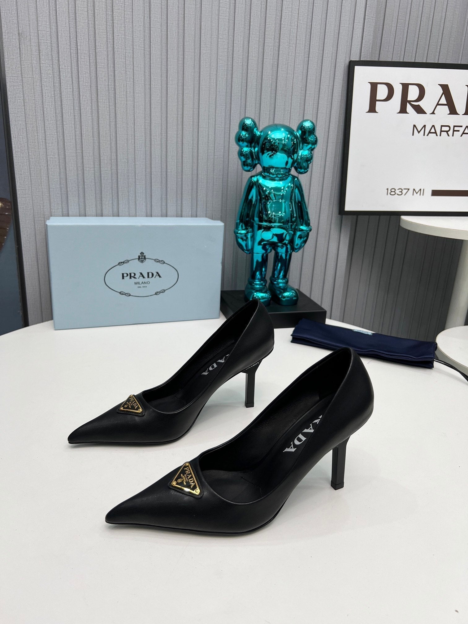 HIGH-HEEL PUMPS IN BLACK SHEEPSKIN