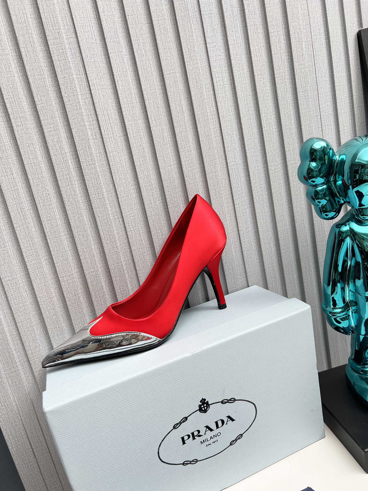 HIGH POINTED-TOE PUMPS IN RED MIX SILVER SATIN