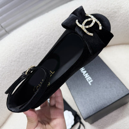 MARY JANE SHOES IN BLACK VELVET