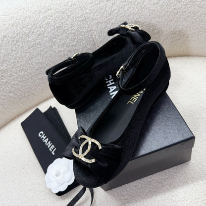 MARY JANE SHOES IN BLACK VELVET